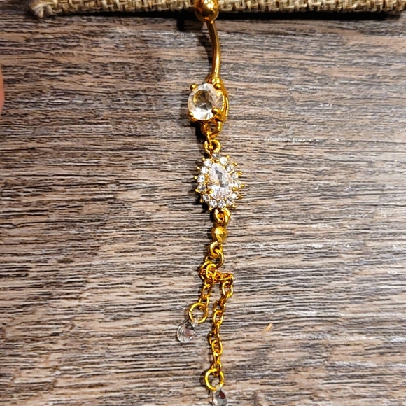 Bellybutton piercing - Picture 1 of 4